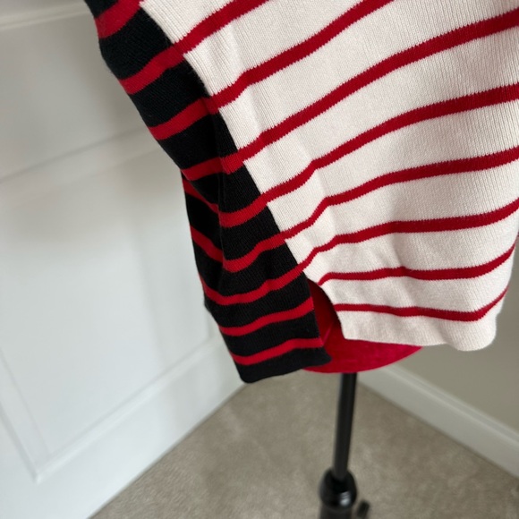 CAbi Style 5635 Vivian Pocket Pullover Two-toned Striped Sweater - Picture 4 of 13